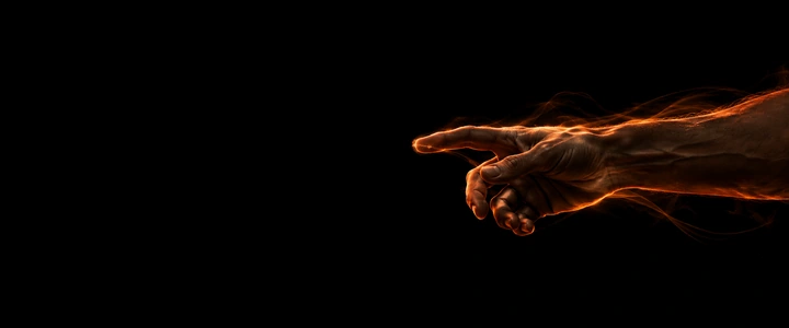 Mano que se estira hacia Adán con luz naranja de contorno